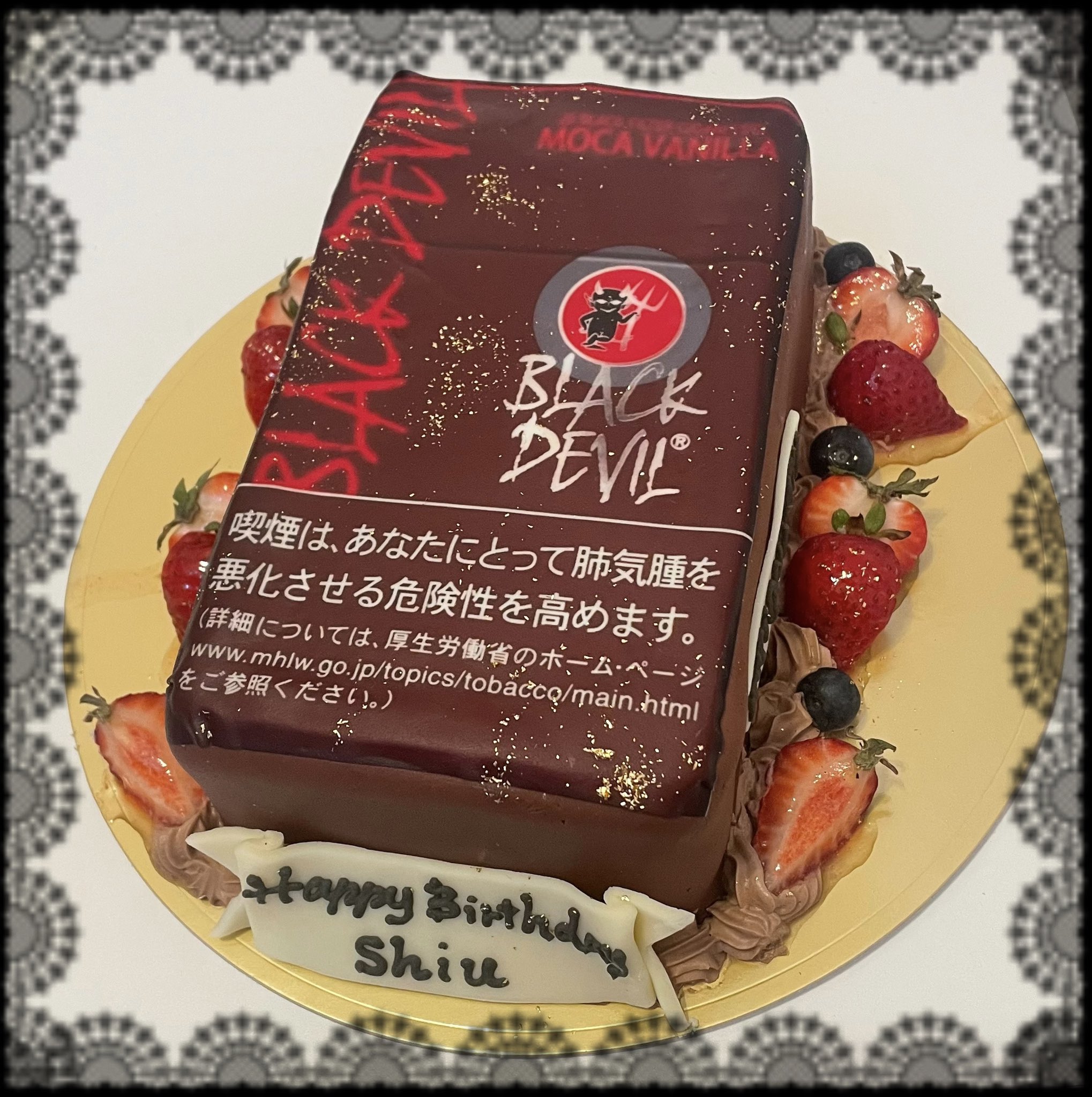 【原画】7歳の誕生日に無表情でケーキ入刀しようとするしも 落下ソーダ🥤 on X: 