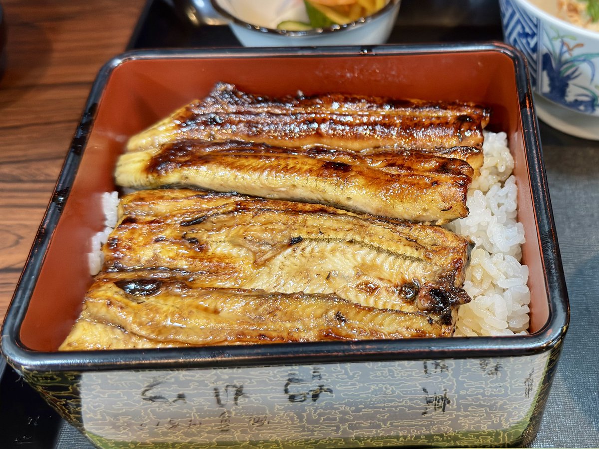 先週の土曜日は丑の日だったので鰻重食べてました。
久々の鰻美味しかった〜🤤