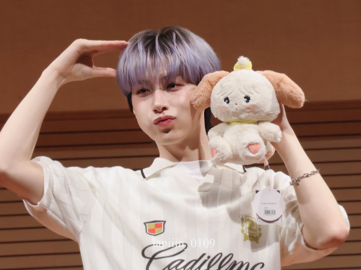 lapiiin_0109's tweet photo. 250719 SOUNDWAVE ファンサイン会

𐔌՞･·･՞𐦯💛

#ONEUS #원어스 #XION #시온 https://t.co/6cvuVTNBaX