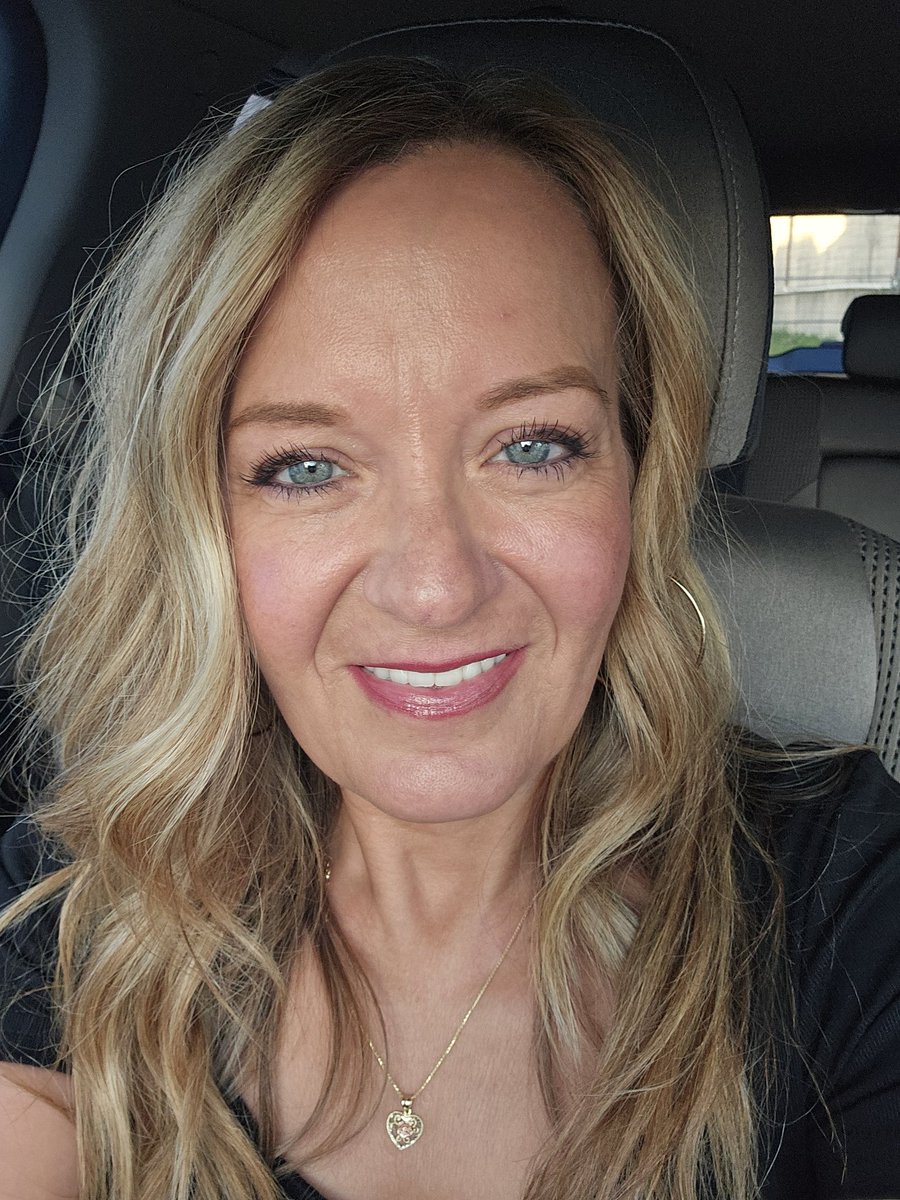 kat_maryb's tweet image. I will keep smiling, no matter how bad this work day gets. Lets get it done! I love you! ❤️