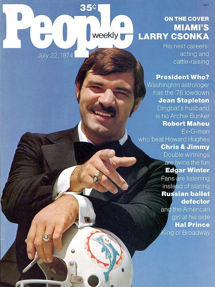 KevG163's tweet image. July 22, 1974
Clad in a tuxedo, reigning Super Bowl MVP and two-time defending Super Bowl champion #Dolphins fullback Larry Csonka graces the cover of People magazine.