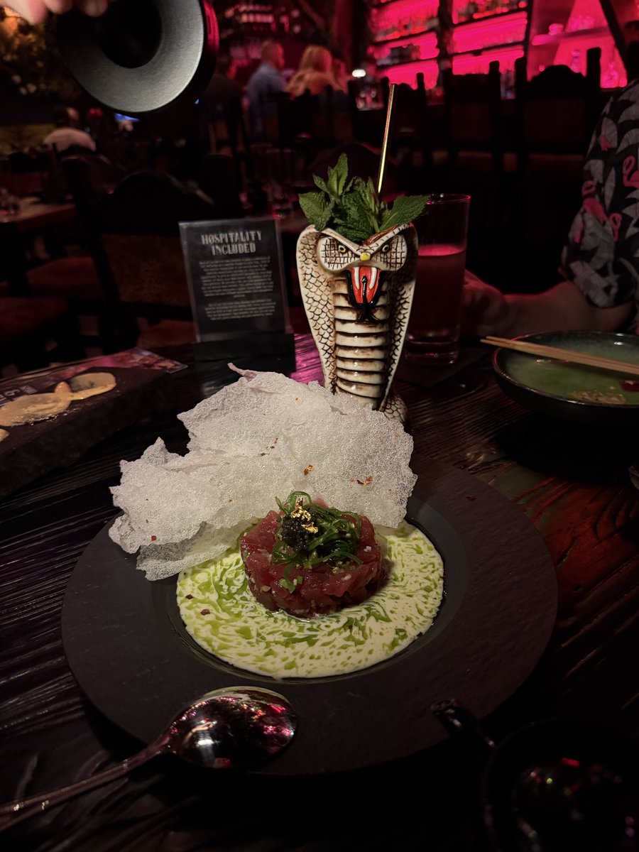 Latinvixen's tweet image. Roka Hula with my besties was a great way to say goodbye until we see each other again 🩷