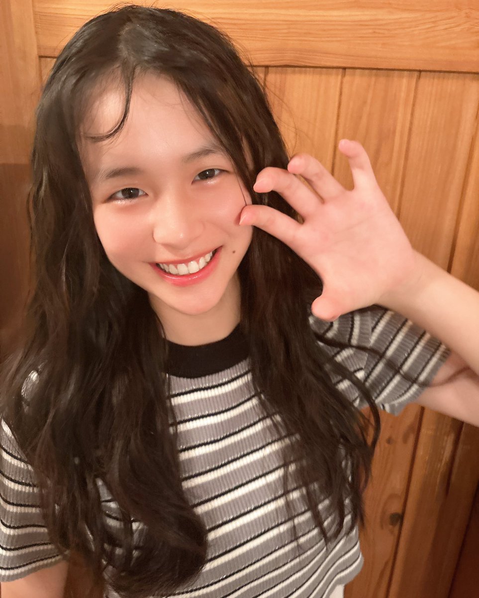 こんばんは🌙

今日は、部活から帰ってお昼ご飯食べて
お昼寝してました😴
その後レッスンがあり、楽しかったです✨

今から夏休みの課題頑張るぞ✊🏻🔥
今日も一日暑い中お疲れ様でした✨

おやすみ〜♥️
 #BA研究生 #ビートエージェンシー