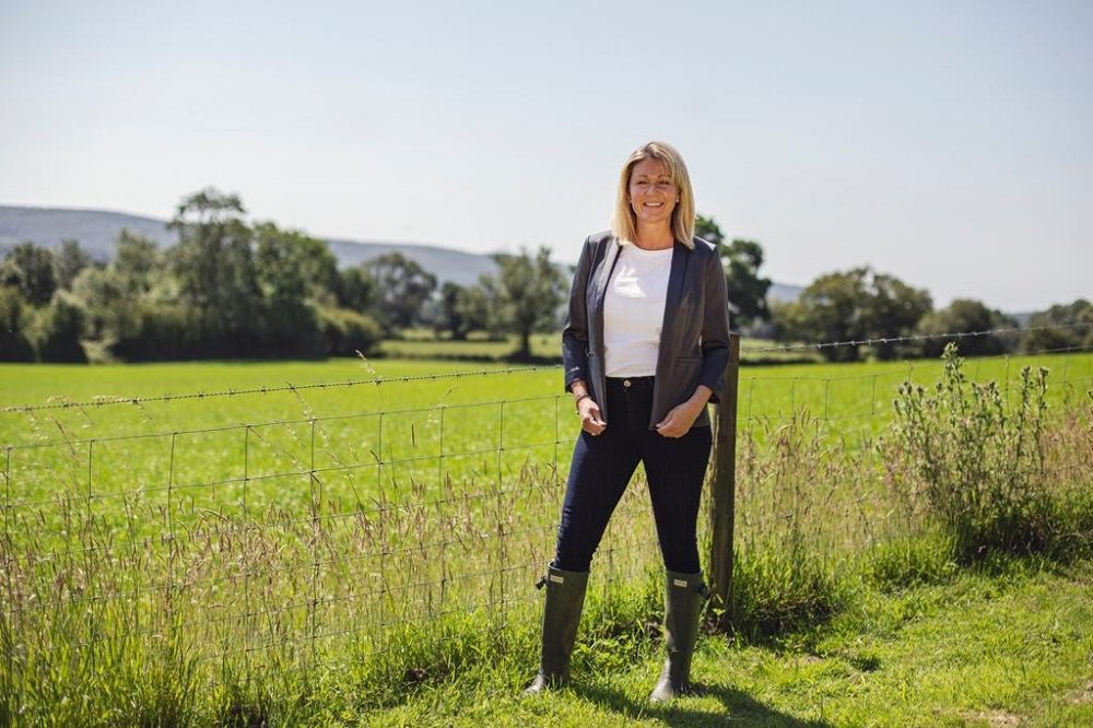 Tory MS Laura Anne Jones has defected to Reform UK. 

She has been a controversial Senedd Member hitting the headlines several times over her office culture, offensive messages, slurs and allegations of false milage claims. 

Here’s a thread of her controversies:

🧵 1/