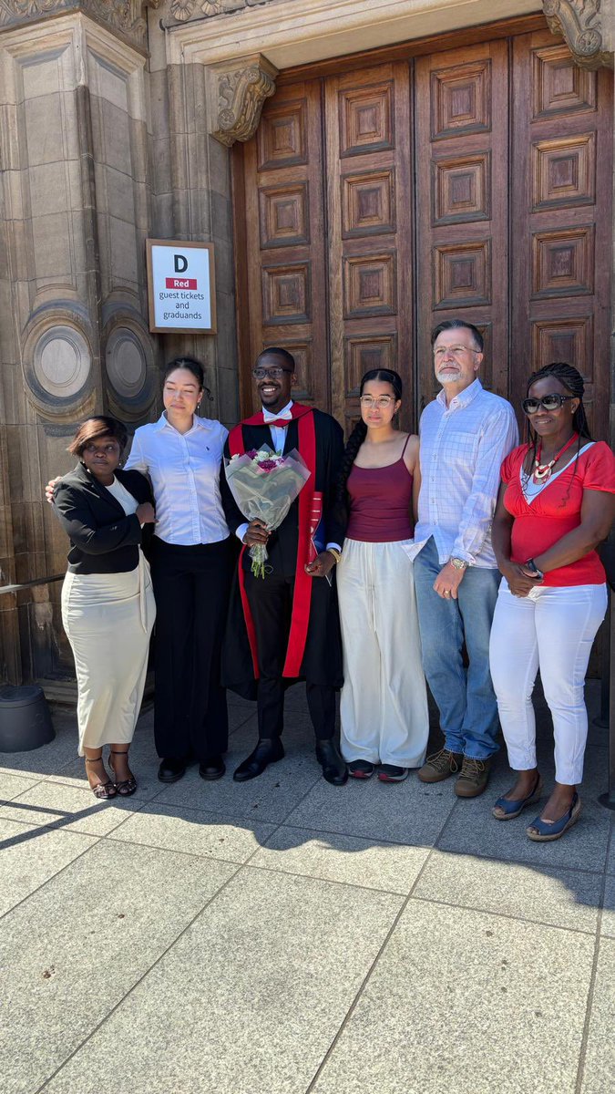 PaemkaL's tweet photo. Our former Mphil student George Yankson @GYankson8 @GeorgeYank2140 graduates with a doctorate in Cell and Molecular Biology from the University of Edinburgh @EdinburghUni. Congrats! Proud of you 🥳🥳🥳 @lily_paemka https://t.co/009hqBb8p7