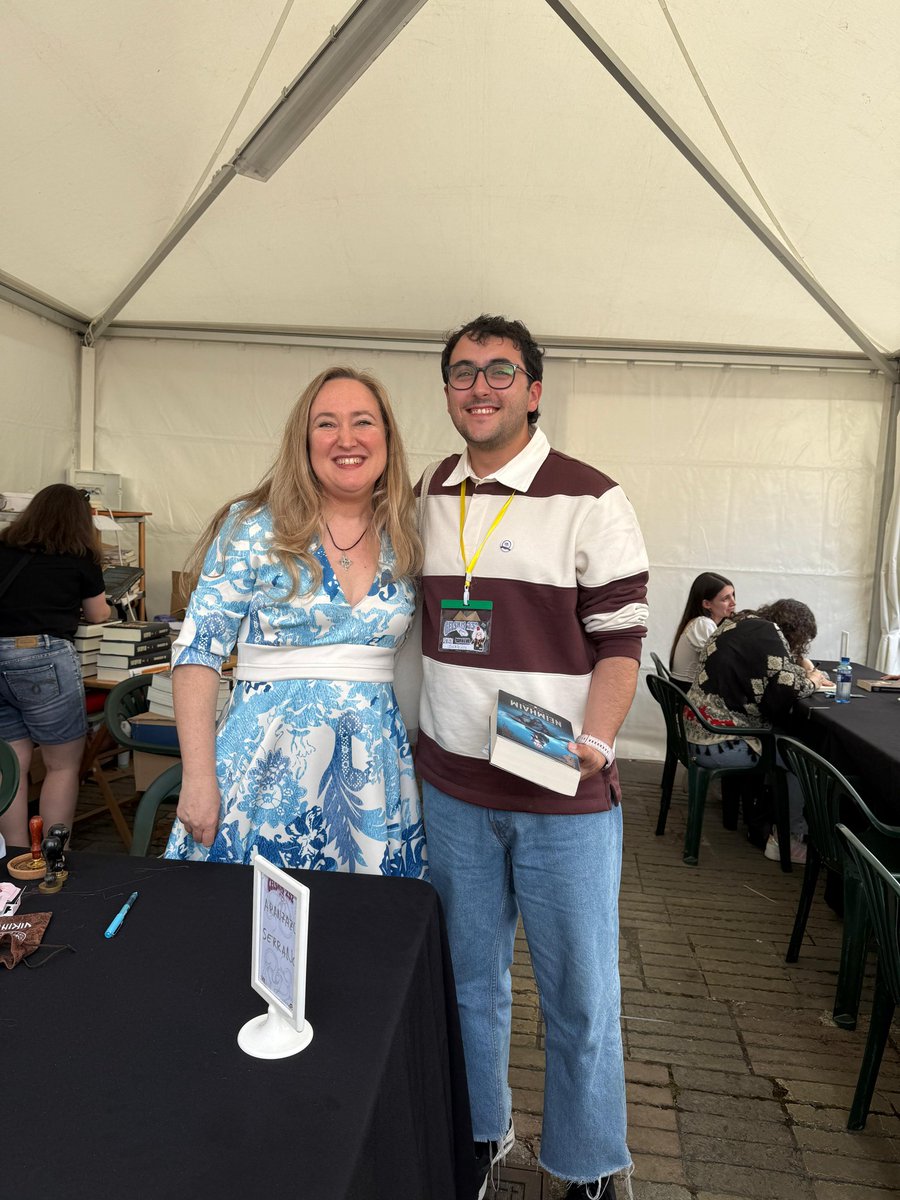 BorjaFnc's tweet image. De lo mejor que me llevo del @festivalcelsius es poder haber asistido a las charlas de estas increíbles personas y conocer un poco más sobre sus maravillosos libros 🥹
@daviducles_ @as_loren @DiUrarte