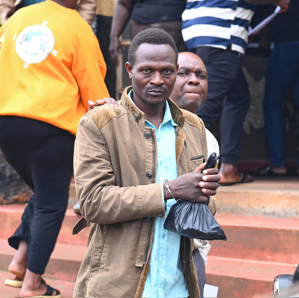 AntiGraft_SH's tweet image. This afternoon, @AntiGraft_SH, along with @CID1_UG and @ODPPUGANDA, have arraigned Ahebwa Eric at the KCCA Magistrate Court on charges of Forgery, Uttering False Documents, and Fraudulent Procurement of a Certificate of Title.
The accused, along with others still at large,…