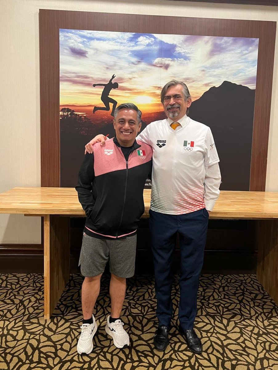 Recibí en Singapur al equipo mexicano de clavados y clavados de altura que competirá en el <a href="/WorldAquatics/">World Aquatics</a> Championships, acompañado por Fernando Platas, medalla de plata en Sídney 2000 y jefe del equipo mexicano de natación
 ¡A ganar campeones! #DiplomaciaDeportivaMX