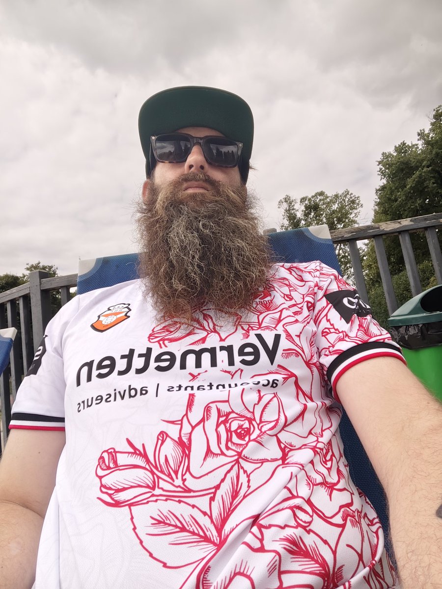 Fappelsientje's tweet image. En wederom nemen we @RBCvoetbal mee op vakantie! De Roosendaalse roos in het land van de Franse lelie!  Nog een paar weekjes en we gaan los in de 3e divisie! (Goh en dat rijmt). Cc @luiten1912