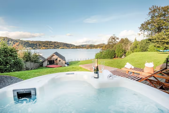 Last-minute availability at Cannon Belle, a one-of-a-kind stay on the shores of Lake Windermere.
🌊 Direct lake access
🔥 Lakeside hot tub
🧗‍♀️ Indoor climbing wall
🛋️ Open-plan living
A rare chance to stay somewhere unforgettable👉 airbnb.co.uk/rooms/96282475… #lakedistrict <a href="/Airbnb/">Airbnb</a>