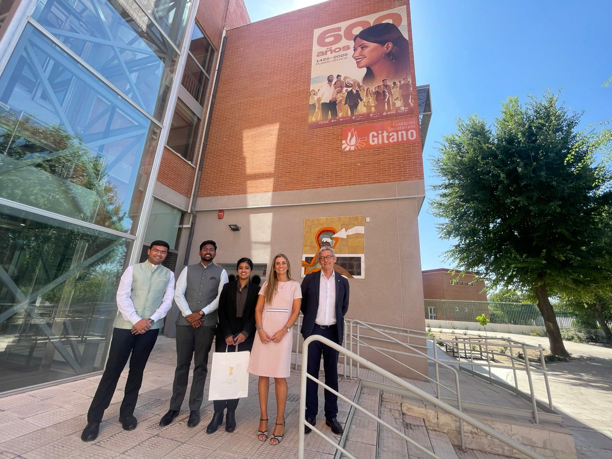 gitanos_org's tweet image. Un placer recibir hoy en nuestra sede estatal a los diplomáticos de la Embajada de la India Swathika, Manan Agarwal, y Chanakya Vudayagiri en este año en el que estamos conmemorando los #600AñosPuebloGitano
