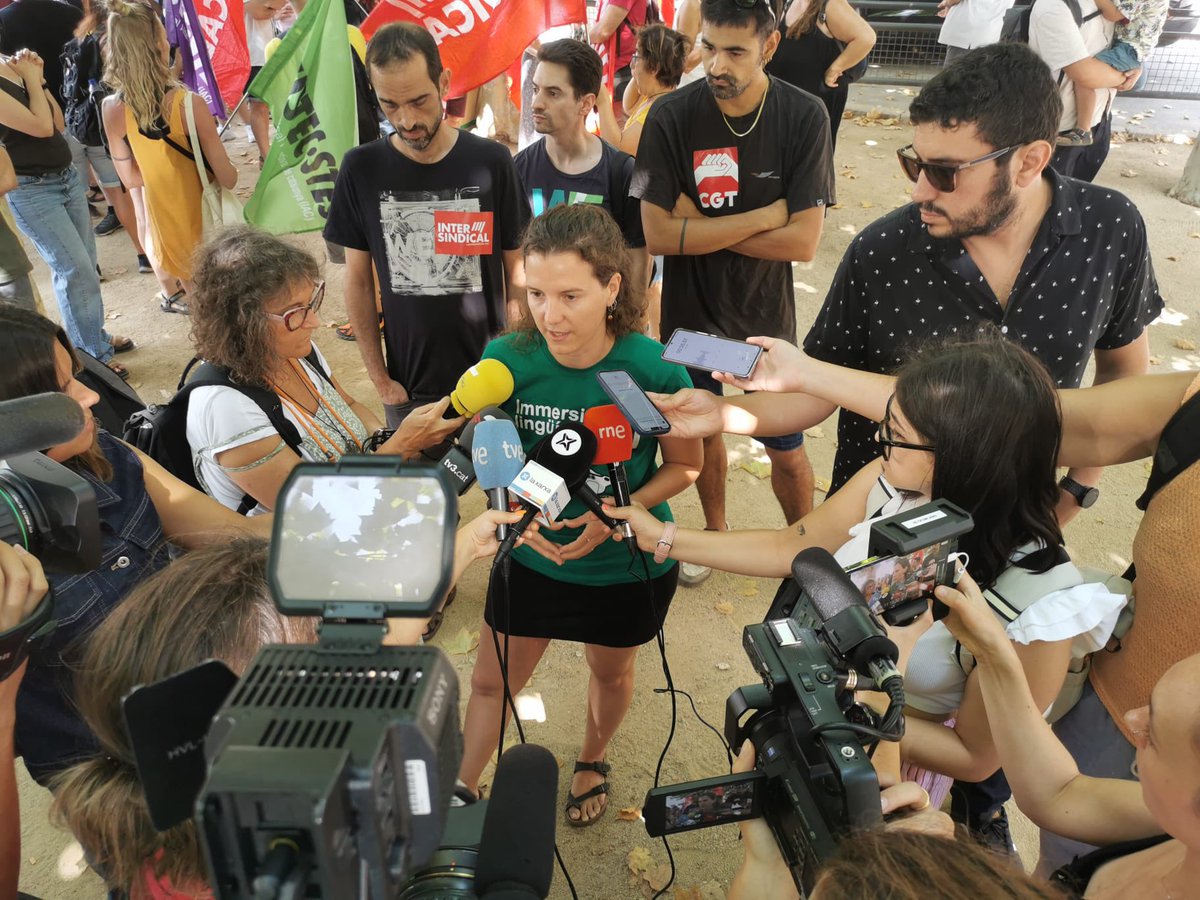 Avui he atès algun mitjà com a delegada i membre del secretariat nacional d' <a href="/USTECSTEs/">USTEC•STEs (IAC)</a> 

L'error en les adjudicacions és només un greuge més cap al col·lectiu educatiu. Si no hi ha canvis i es negocien condicions laborals, caldrà traslladar el malestar als carrers.