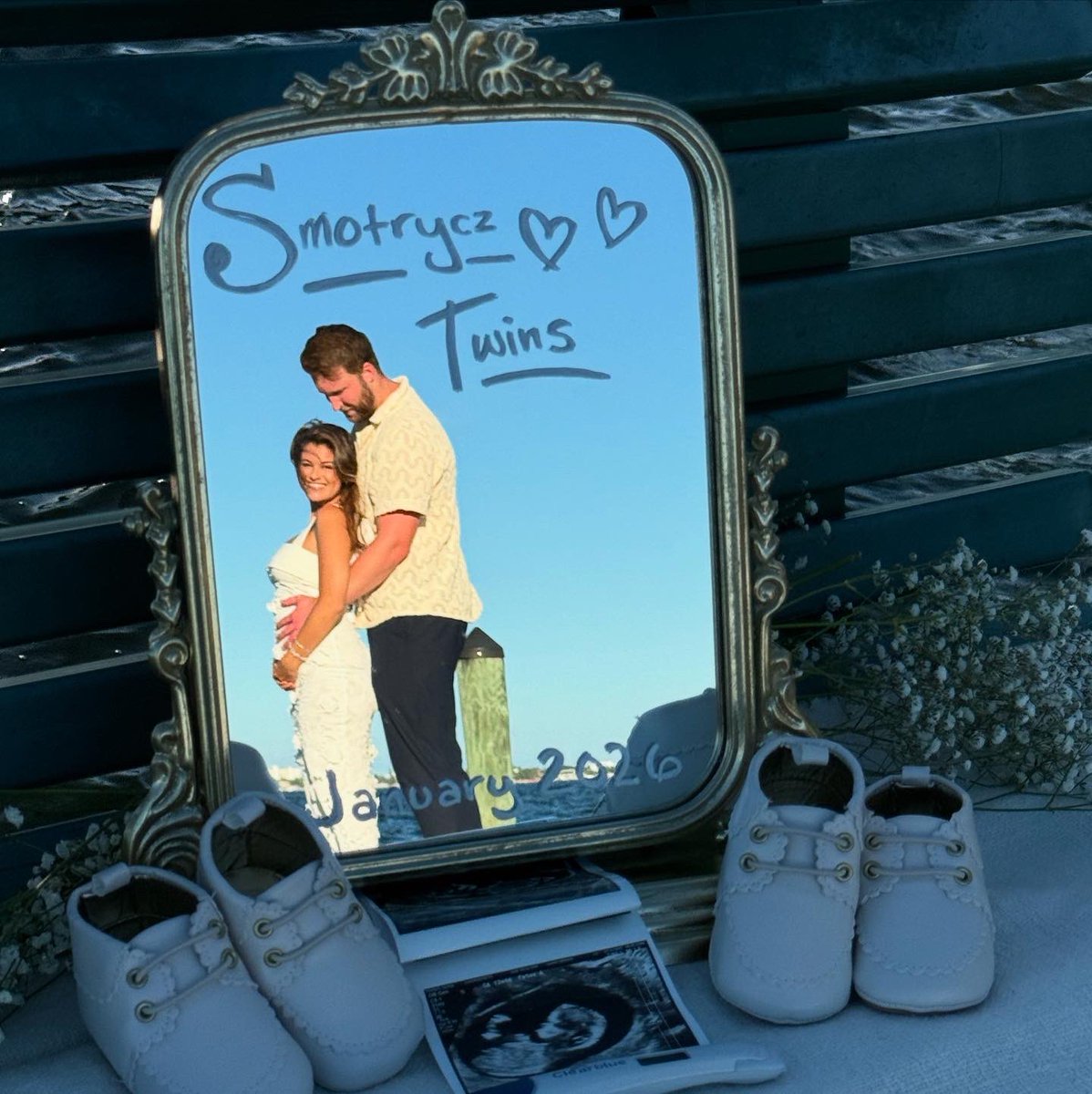 CBK Media Management (@cbkmediamgt) on Twitter photo A big congrats to client <a href="/OliviaDiVentiTV/">Olivia DiVenti Smotrycz</a> of <a href="/wsvn/">WSVN 7 News</a> and her husband Evan! Twins are on the way!
WATCH VIDEO: instagram.com/p/DMY8lgRs9Eb/…
#Twins
#January2026
#MiamiTVNews
#NewsAnchor
#FOXMiami
# 🍼🍼
#TeamCBK A big congrats to client <a href="/OliviaDiVentiTV/">Olivia DiVenti Smotrycz</a> of <a href="/wsvn/">WSVN 7 News</a> and her husband Evan! Twins are on the way!
WATCH VIDEO: instagram.com/p/DMY8lgRs9Eb/…
#Twins
#January2026
#MiamiTVNews
#NewsAnchor
#FOXMiami
# 🍼🍼
#TeamCBK