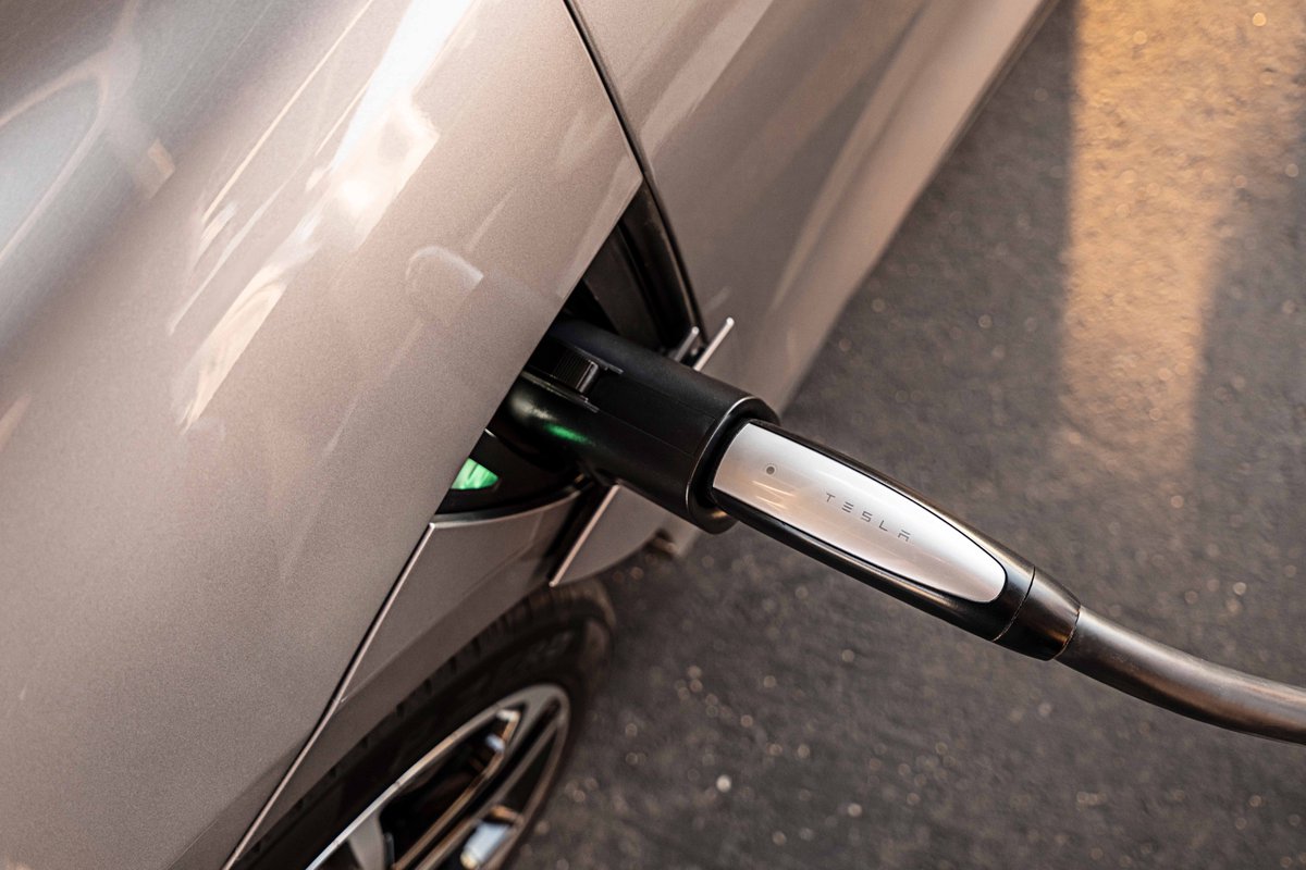 LucidMotors's tweet image. The Lucid Air is about to get supercharged.
Starting July 31, all Lucid Air models will have access to 23,500+ Tesla Superchargers, with a Lucid-approved adapter.
Additionally, for 2026 model year, Lucid Air will now feature:
🔷 Lucid Air Touring increases EPA-estimated…