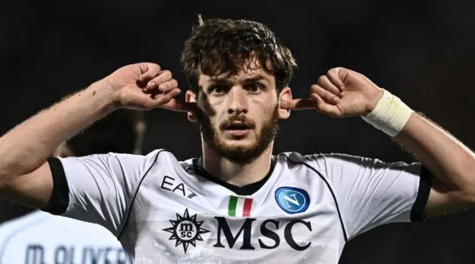 NapoliNetworkX's tweet photo. Lo zingar* di Imparato a #Kvaratskhelia vale come il negr* di #Acerbi a Jesus. O come il "lavali col fuoco" urlato in ogni stadio.

La gaffe passa, ma l'applauso del pubblico e il silenzio della #SerieA verso certi temi fa più male.

➡️ https://t.co/7BvS2gngdT

✍️🏻 @tommasoalise https://t.co/TQNqvPcBuV