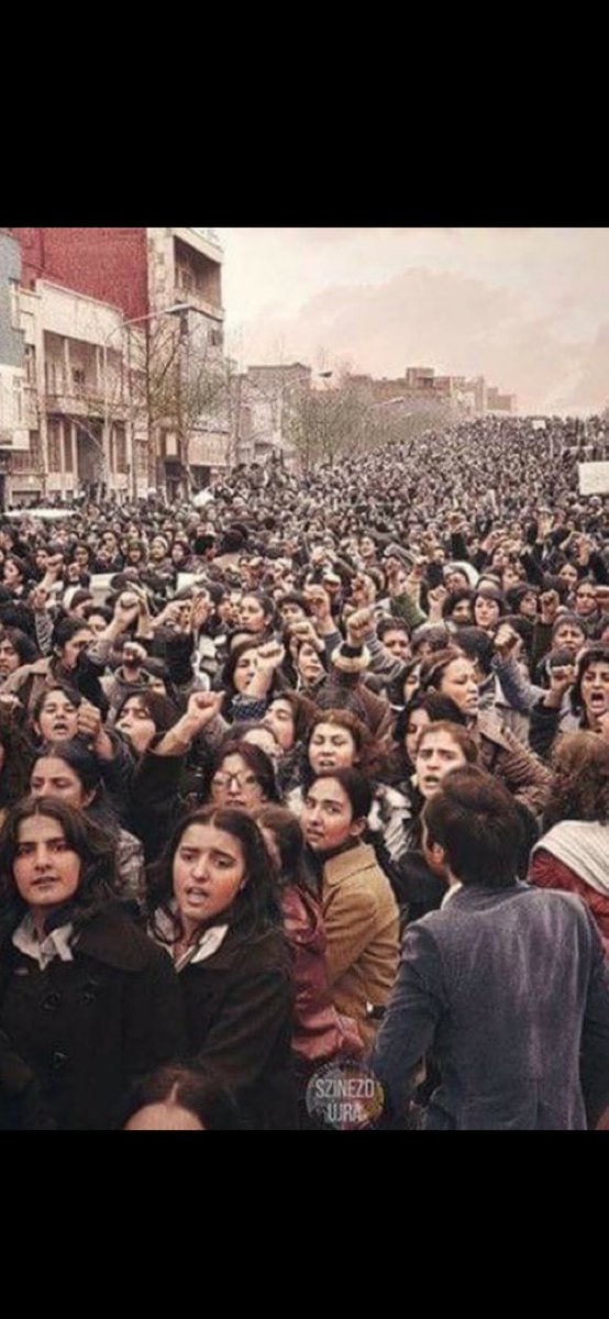 JohnnyNash77's tweet image. Some of the same left-leaning women who marched against the Shah in 1979,
while enjoying the freedoms the he gave them, were back on the streets weeks later, protesting forced hijab.
They turned their backs on the Shah.
The Islamic Republic turned on them.