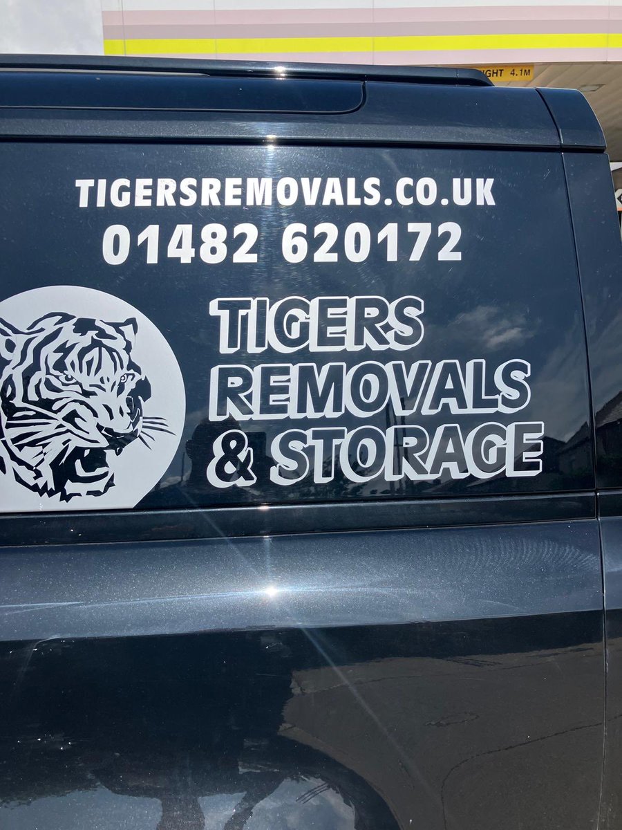 DWindass10's tweet image. Involved with this company now my mate Chris and great set of lads anyone wanting moving house DM me also if you want ring the company tell them I said call they will look after you 🚙🚙👍⚽️