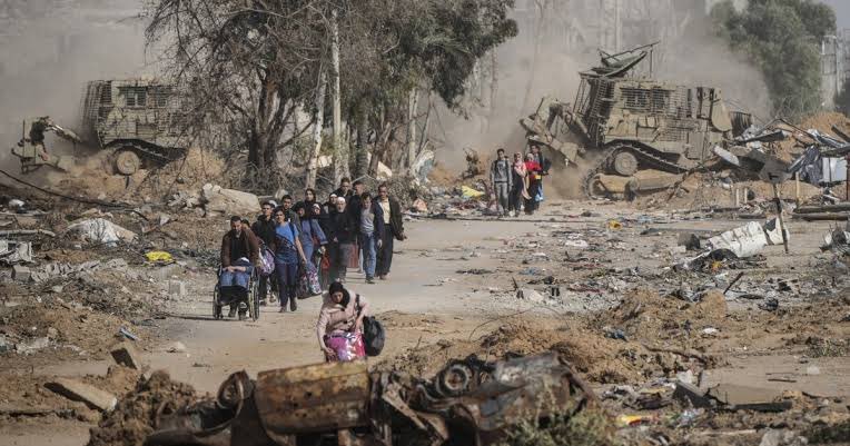 CapitalFMUganda's tweet image. WHO Condemns Attack on Gaza Facility
The World Health Organization has condemned Israel’s ground offensive in central Gaza, claiming it disrupted humanitarian operations. WHO accuses Israeli forces of attacking a building housing its staff and families in Deir al-Balah and…