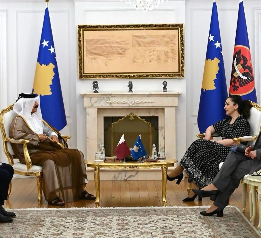 NadeebQa's tweet image. 🇽🇰🇶🇦| فخامة الرئيسة فيوسا عثماني رئيسة جمهورية #كوسوفو تستقبل سعادة السيد جبر بن علي الدوسري سفير دولة قطر "غير مقيم" لدى كوسوفو
جرى خلال المقابلة استعراض علاقات التعاون بين البلدين
#نديب_قطر | #قطر 🇶🇦