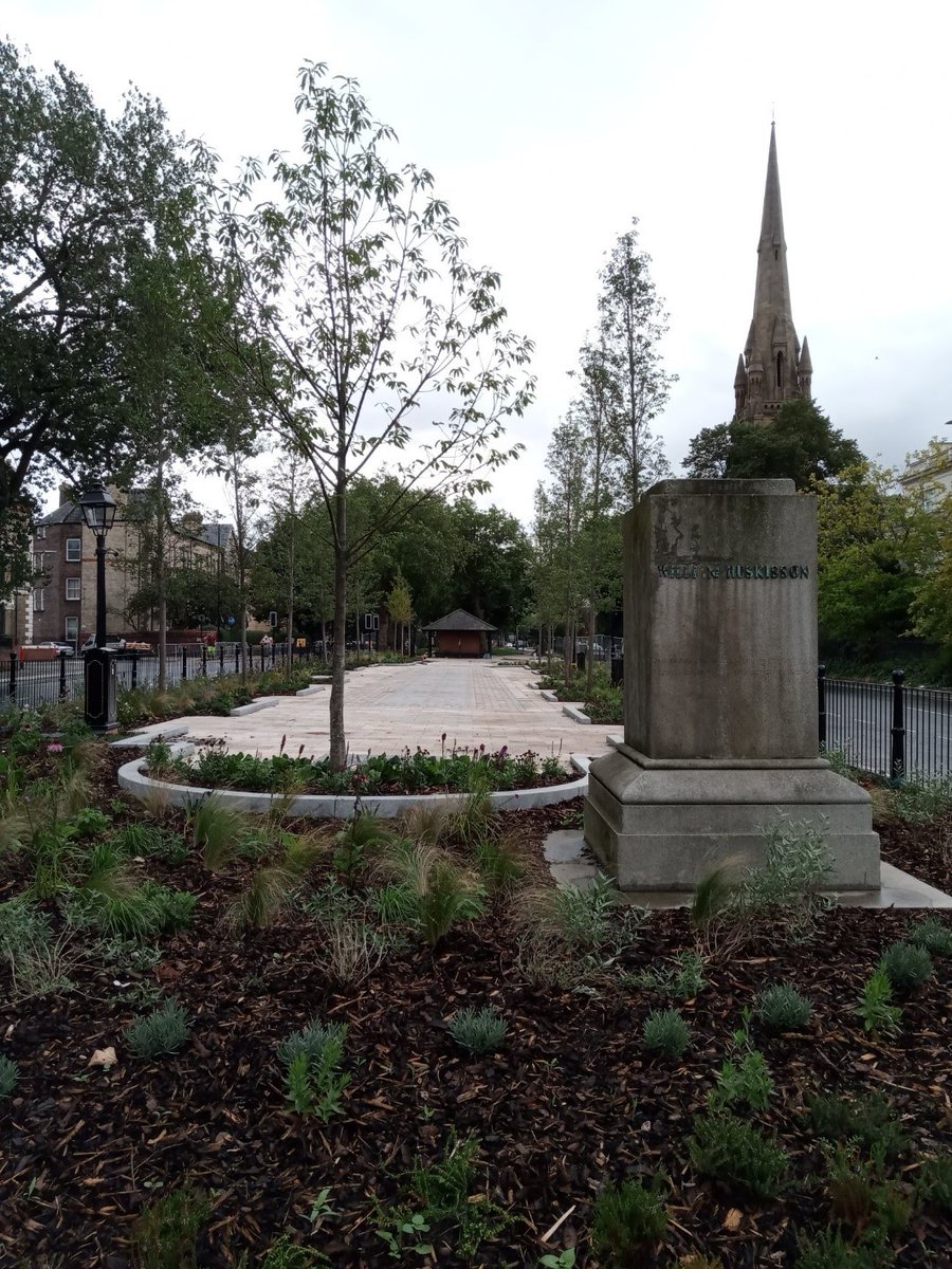 Liverpool1207's tweet image. #Liverpool OTD - 1983: The William Huskisson statue is pulled down. The plinth remains empty to this day