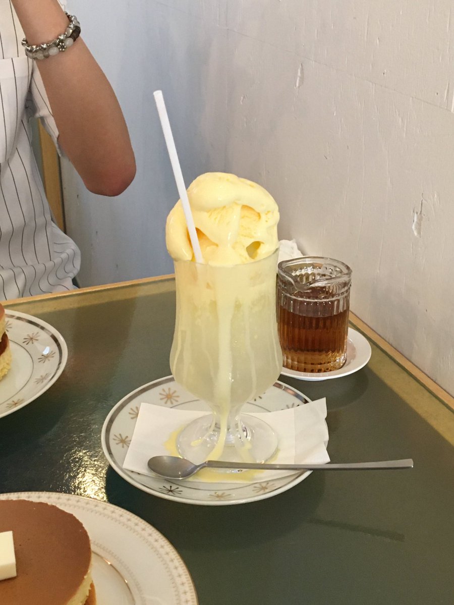 lily__bby's tweet image. 丁寧に作られたホットケーキとレモンソーダ𐙚