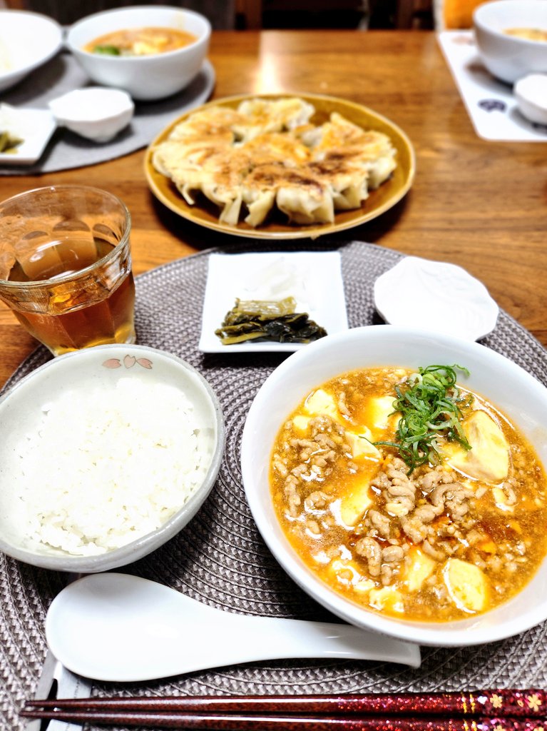 WorryForDinner's tweet image. 麻婆豆腐と餃子😋
#晩ごはん
1週間の間、ジムをサボってました
(いえ、色々詰まってまして😅)
晩ごはん後にジム直行
時間やりくりしたら平日1時間ぐらい何とかならんかな~😅💦
シンスプリクトも痛みが引いたので少しだけ走ってみた😆🏃♀️ホントニチョットネ