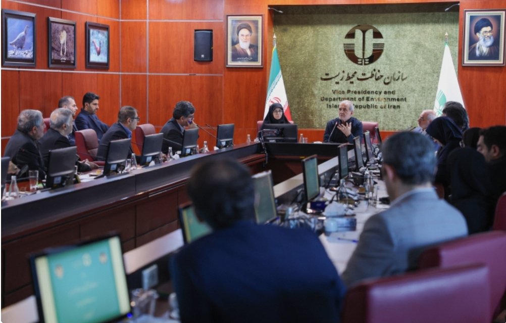 drpezeshkian2's tweet image. رئیس جمهور در نشستی با مدیران سازمان حفاظت محیط زیست:
هیچ مجوزی نباید برای برنامههای توسعهای در فلات مرکزی ایران صادر شود.
_قدردانی از تلاشگران سازمان حفاطت محیط زیست
_تاکید بر پیگیری سازمان جهت رفع مشکل کسانی که در حین انجام ماموریت دچار مشکل شدهاند.
president.ir/fa/160485