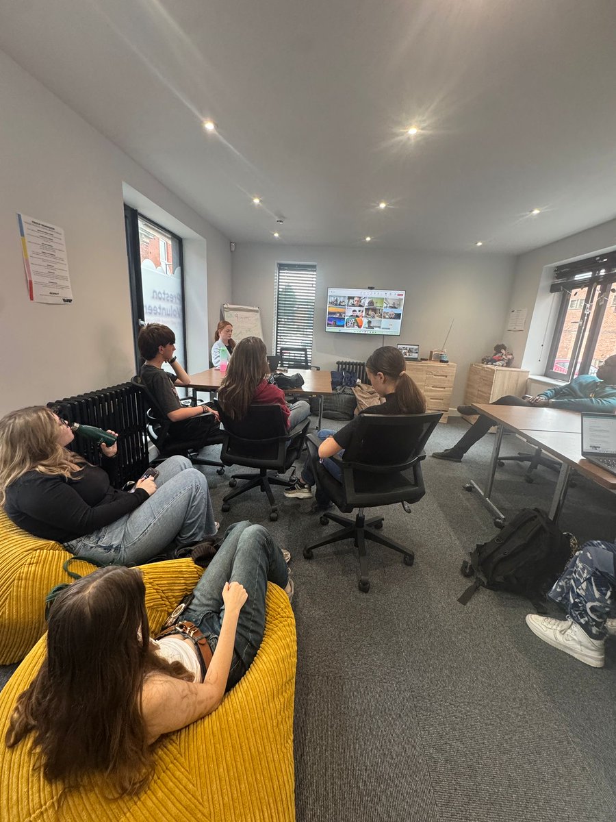 VaultYouthZone's tweet image. Preston Power💥This is what collaboration looks like 💛 Our YPDG have been representing Vault at the latest Preston Youth Participation Group. They are helping to make sure the youth voice of Preston is not only heard but acted upon. #preston #vaultyouthzone #prestonyouthvoice