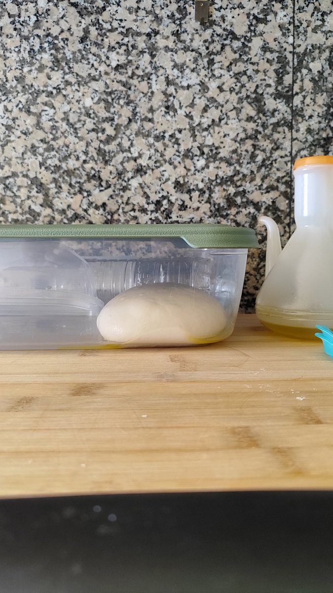 Masa puesta a fermentar a temperatura ambiente, en 3h abro stream haciendo pizza napoletana