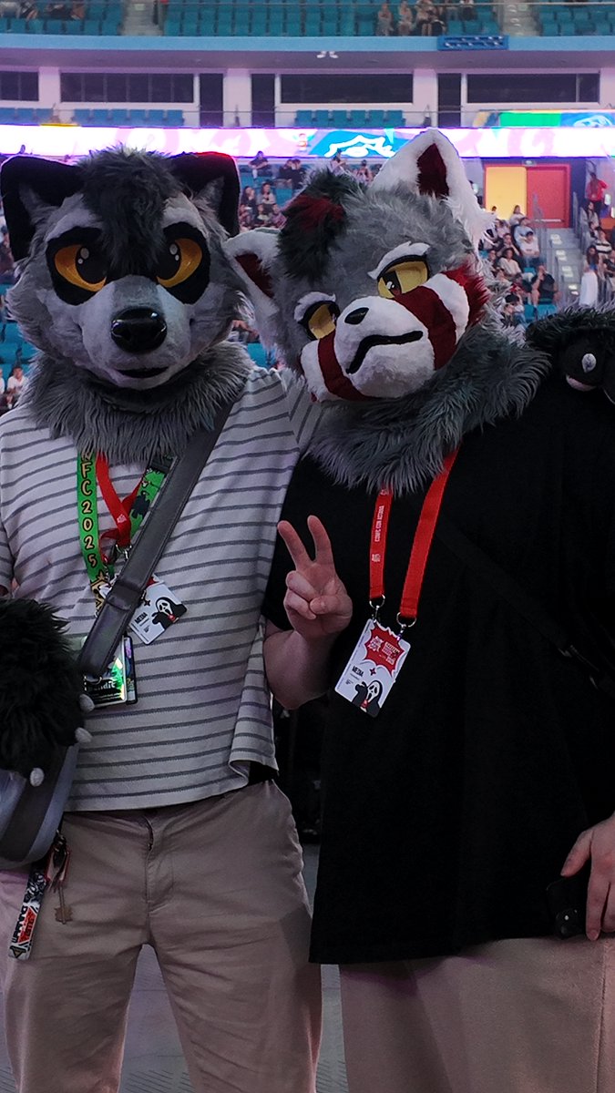 roykh_exe's tweet image. It’s my lovely raccoon’s birthday @bndtrccn btw! I can’t even imagine what my life would be without you. That’s why your birthday is such a special day for me too. Love you. And I’ll always be there… even for catching you on camera with a dumpster.
