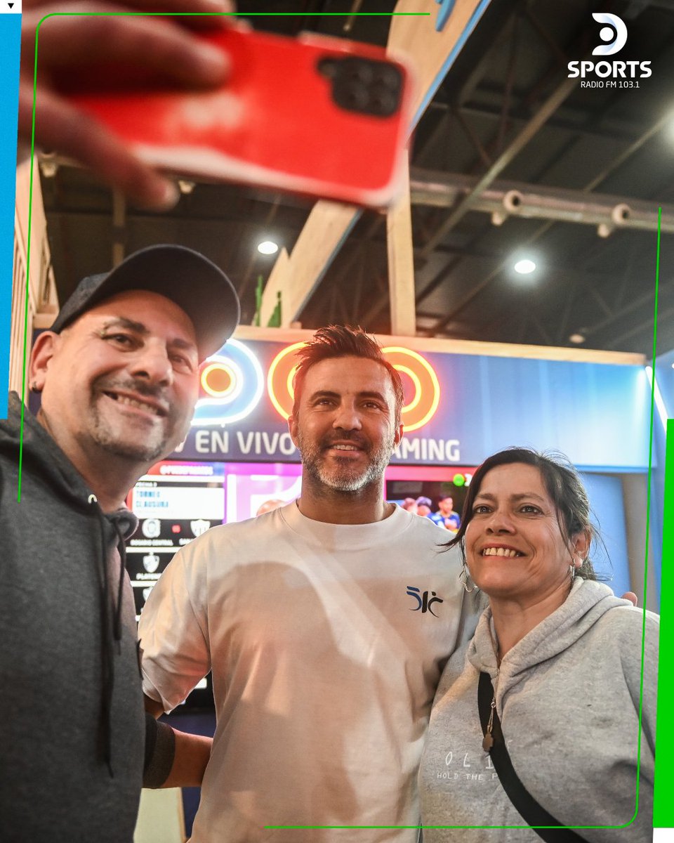 DSports Radio 103.1 FM (@dsportsradio) on Twitter photo ¡ÉXITO TOTAL DE #CÓMOTEVA EN LA RURAL! 🏆
El programa de <a href="/m_benedetto/">Marcelo Benedetto</a> y su equipo salió al aire desde la Expo Rural 2025 y los oyentes se acercaron al stand de DIRECTV y DGO ✨
📻 DSPORTS Radio FM 103.1 #ElSonidoDelDeporte. ¡ÉXITO TOTAL DE #CÓMOTEVA EN LA RURAL! 🏆
El programa de <a href="/m_benedetto/">Marcelo Benedetto</a> y su equipo salió al aire desde la Expo Rural 2025 y los oyentes se acercaron al stand de DIRECTV y DGO ✨
📻 DSPORTS Radio FM 103.1 #ElSonidoDelDeporte.