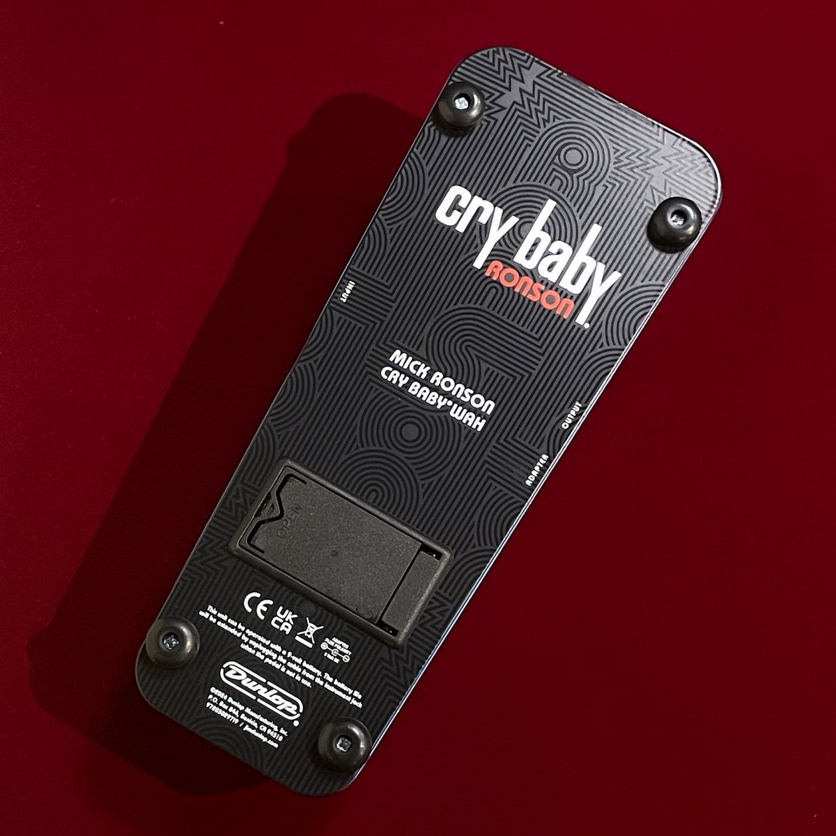 ROCKINN_namba's tweet image. 【#ロックイン難波】限定モデル在庫あります!「#JimDunlop」があのミック・ロンソンの愛用したヴィンテージ・ワウを再現した"MR95LTD Mick Ronson Cry Baby Wah"。イタリア製クライベイビーの固定ワウサウンドに迫る特別設計のペダル★
→digimart.net/cat13/shop4773…