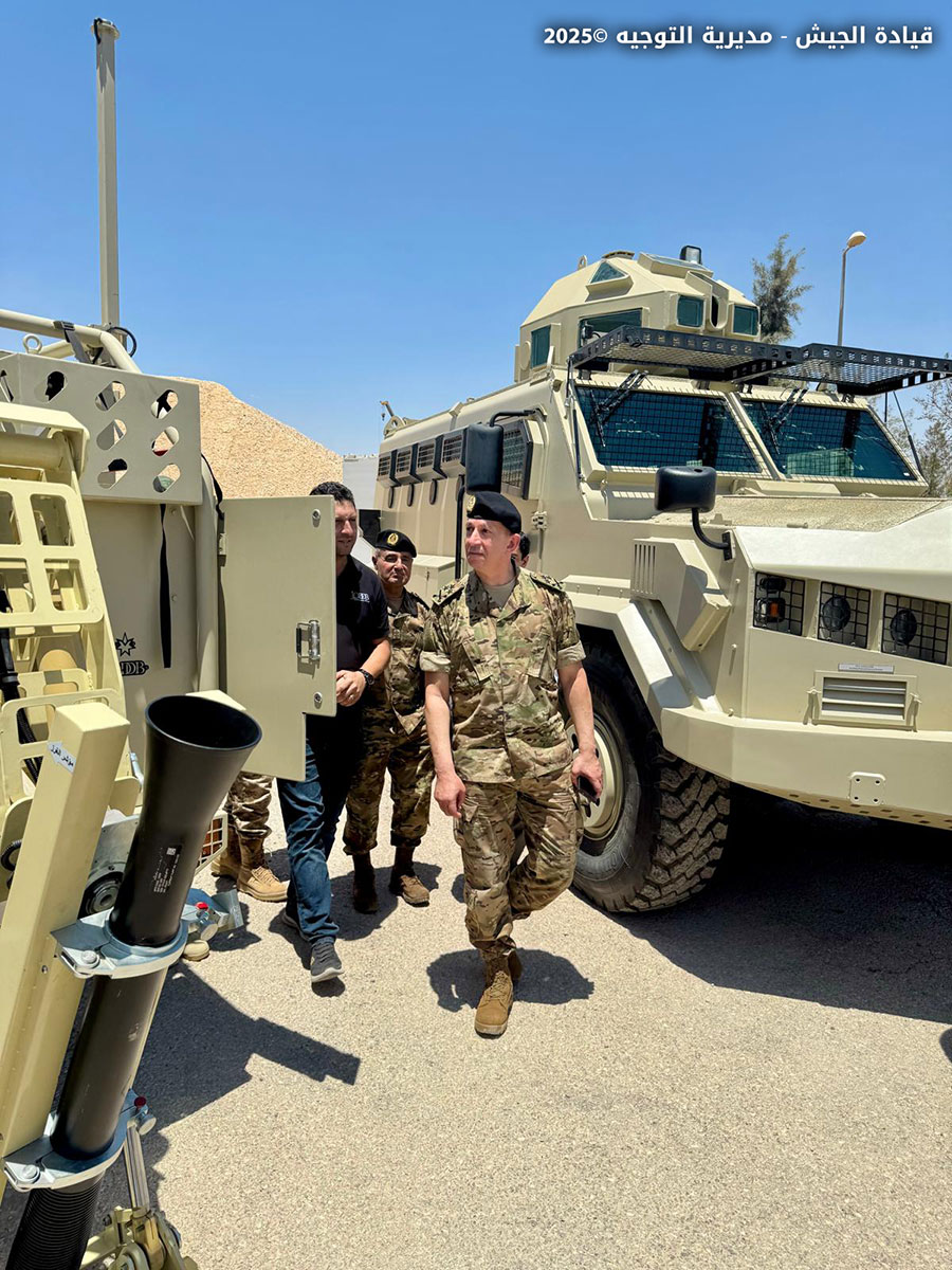 LebarmyOfficial's tweet image. زار قائد الجيش العماد رودولف هيكل بتاريخَي ٢١ و٢٢ /٧ /٢٠٢٥ المملكة الأردنية الهاشمية، بدعوة رسمية من نظيره الأردني رئيس هيئة الأركان المشتركة اللواء الركن يوسف أحمد الحنيطي، بهدف بحث سبل التعاون لمواجهة التحديات الراهنة ومواكبة التطورات.
خلال الزيارة، التقى العماد هيكل نظيره…