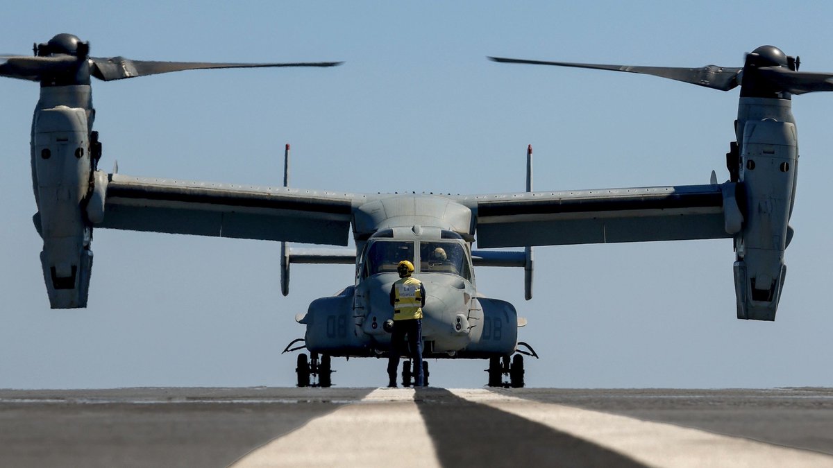 DefenceOps's tweet image. Shared Platforms. Shared Purpose.๐ค
@USMC F-35Bs & Ospreys have been landing on @HMSPWLS during #CSG25 ๐๐ฉ๏ธ
Our allies can fly from our deck - that's how close we operate.๐
๐Different nations, same mission. This is #OpHighmast.
#StrongerTogether @COMUKCSG
@DefenceHQ