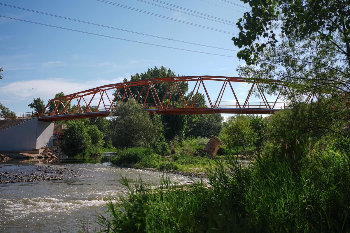 IdiazAyuso's tweet image. Arco Verde une los tres grandes parques regionales con la Sierra de Guadarrama.
200 kilómetros que unen 25 municipios recuperando flora y fauna autóctonas.
Desde hoy un nuevo puente conectará Mejorada del Campo con San Fernando de Henares.