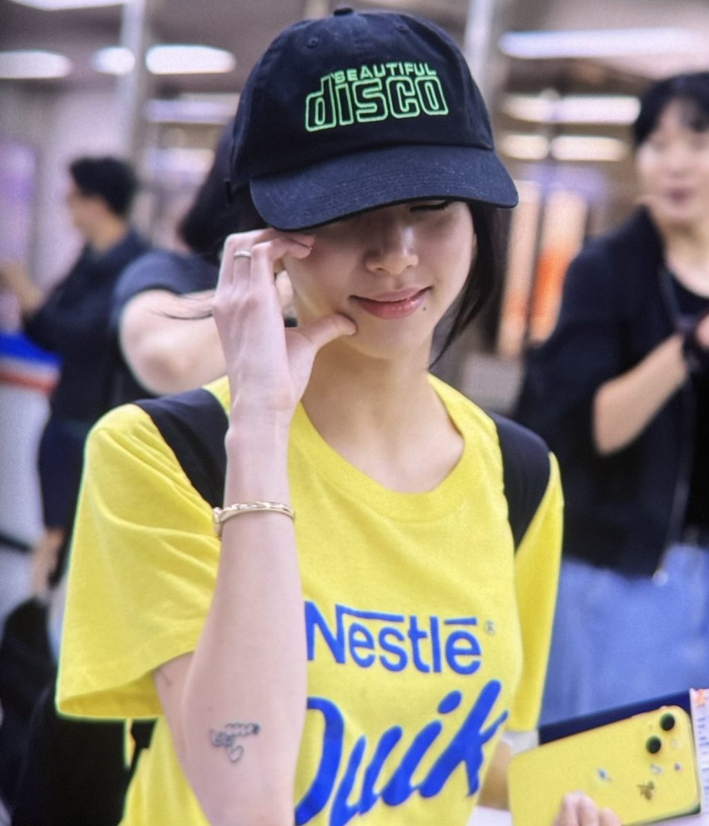 nature_chae's tweet image. a day out for chaeyoungie!
i badly needed to match with her and try out her favorite dalgi mochi at Hanjungsun