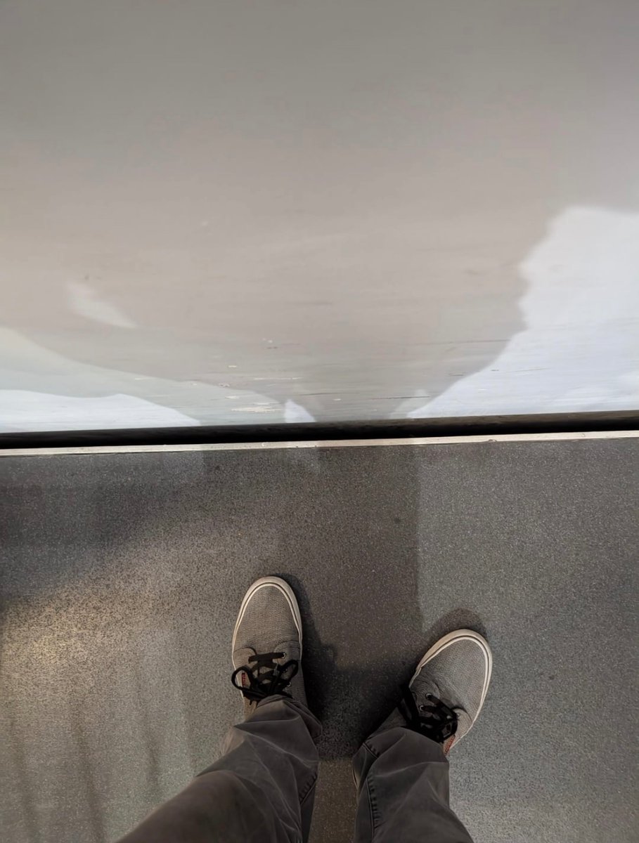keliexny's tweet image. my boyfriend dropped our passport down this hole to nowhere while lining up to board my flight