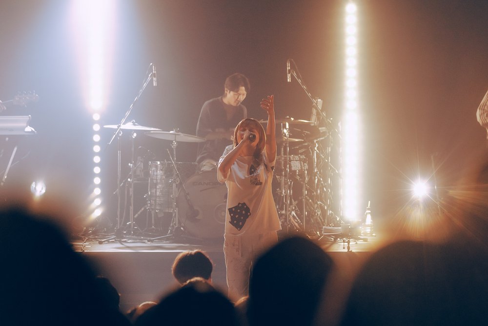 【NEWS】iri、最新EP『Seek』を引っさげたホールツアー終幕　ファイナル公演のレポート到着

「iriが響かせる新たな音楽はデビュー10周年の節目を見据えて、さらに広がり、深まっていくことになるはずだ」spincoaster.com/news/iri-hall-… <a href="/03iritaama/">iri</a>