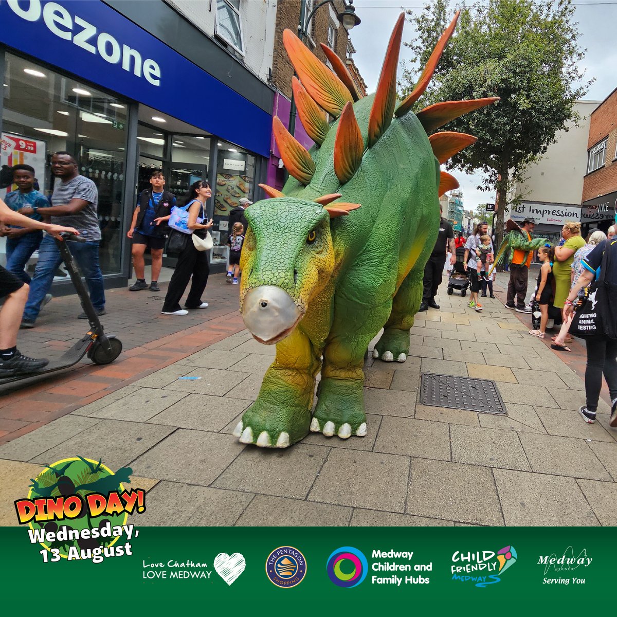 pentagoncentre's tweet photo. 🦖 Chatham Dino Day is BACK!
📅 Wed 13 Aug | ⏰ 10am–4pm
📍 Chatham High St &amp; Pentagon

🦕 Live Dino Shows
🔍 Dino Hunt
🎨 Crafts + Meet Jax the Baby T-Rex
👣 Walkabout Dinosaurs

FREE family fun!
#ChathamDinoDay #MedwayEvents #FreeFamilyFun https://t.co/J9seZpplR0