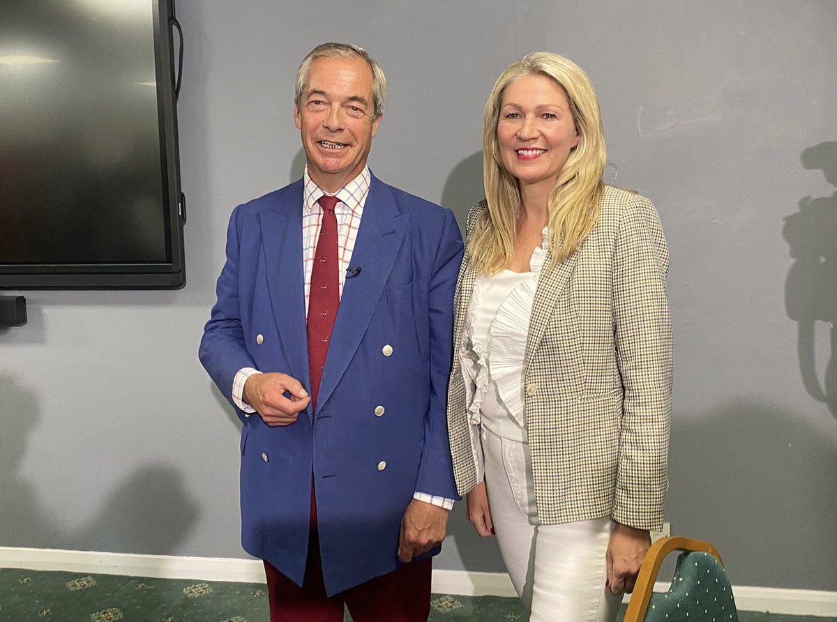 LBCNewsWales's tweet image. The leader of the Welsh Conservatives, Darren Millar, says he's 'disappointed' by Laura Anne Jones' decision to defect to Reform, adding her voters will 'feel very let down'.