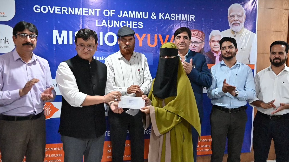 Deputy Commissioner Baramulla (@dcbaramulla) on Twitter photo #MissionYUVA
DC B'la <a href="/mingasherpa/">Minga Sherpa</a> distributes sanction letters among 42 young entrepreneurs during Roz-e-YUVA event.Urges Unemployed Youth to avail benefits of various govt. schemes to build sustainable livelihoods
<a href="/OfficeOfLGJandK/">Office of LG J&K</a>
<a href="/CM_JnK/">Office of Chief Minister, J&K</a>
<a href="/diprjk/">Information & PR, J&K</a>
<a href="/YuvaJKofficial/">Project YUVA Jammu & Kashmir</a>
<a href="/ddnewsSrinagar/">DD NEWS SRINAGAR</a> #MissionYUVA
DC B'la <a href="/mingasherpa/">Minga Sherpa</a> distributes sanction letters among 42 young entrepreneurs during Roz-e-YUVA event.Urges Unemployed Youth to avail benefits of various govt. schemes to build sustainable livelihoods
<a href="/OfficeOfLGJandK/">Office of LG J&K</a>
<a href="/CM_JnK/">Office of Chief Minister, J&K</a>
<a href="/diprjk/">Information & PR, J&K</a>
<a href="/YuvaJKofficial/">Project YUVA Jammu & Kashmir</a>
<a href="/ddnewsSrinagar/">DD NEWS SRINAGAR</a>