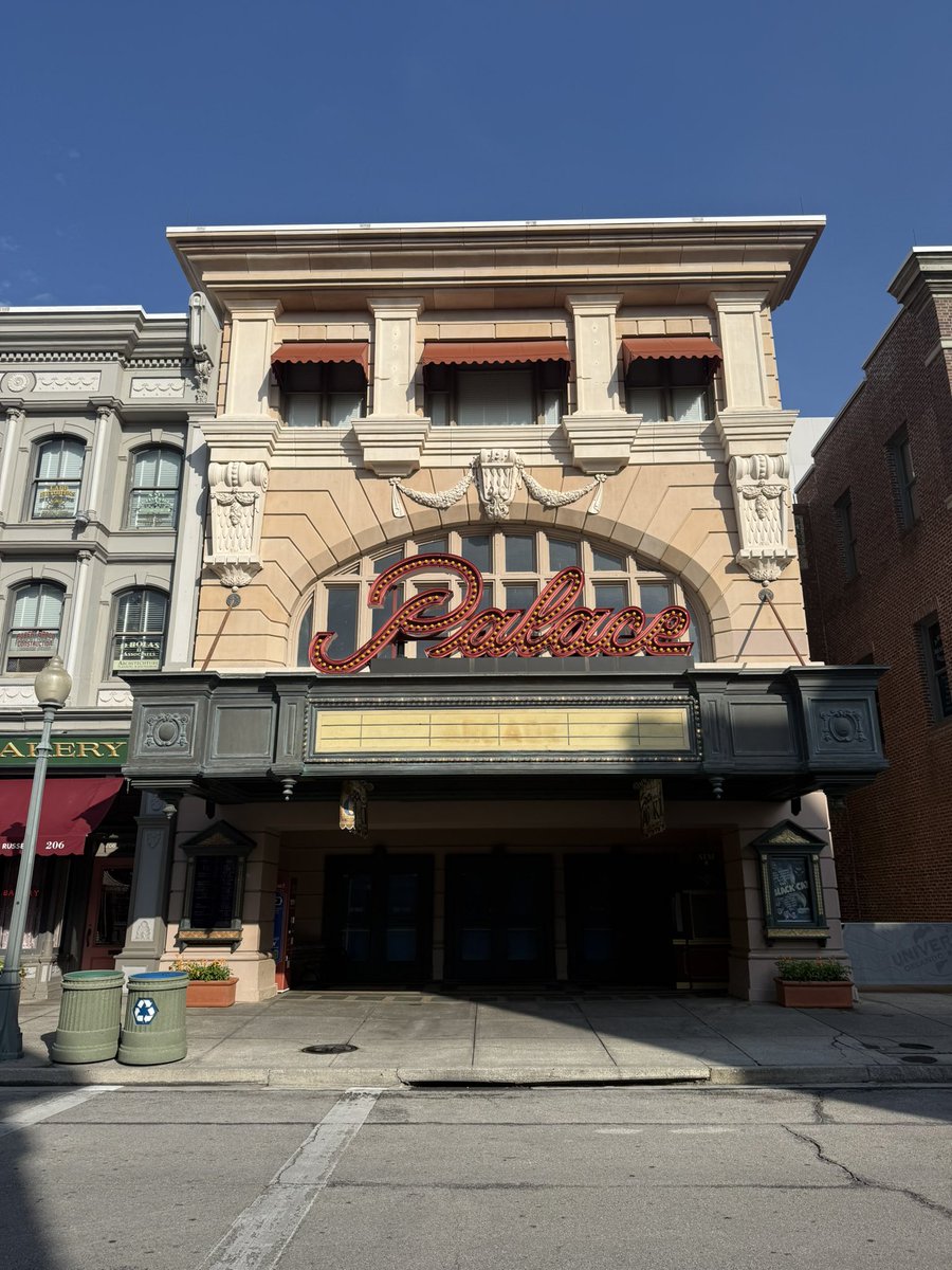 SpeculationMatt's tweet image. The “ARCADE” letters have been removed from the marquee! Is this related to @HorrorNightsORL? #HHN34 #HHN
