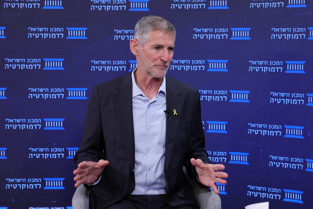 YairGolan1's tweet image. דברים שאמרתי היום בכנס של המכון הישראלי לדמוקרטיה:
הממשלה הבאה בראשותנו תתרגם את ההישגים הצבאיים של המלחמה למהלך מדיני. אנחנו נצטרך לתקן את כל הליקויים שהתגלו בדמוקרטיה הישראלית ואת כל הנזקים שנעשו.
נעביר את חוקי הנאשם: קצובת משך כהונה, הבנה שנאשם לא יכול להמשיך לכהן כראש…
