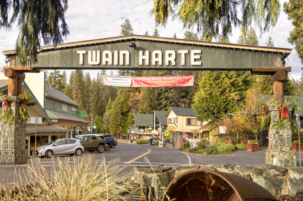There's no season to stop you from having fun in #TwainHarte. It's the perfect basecamp to the #CAHighSierra all year long! So... which season will you choose?

👉  Year Round #MountainTown Fun in the High Sierra californiahighsierra.com/trips/3-perfec…