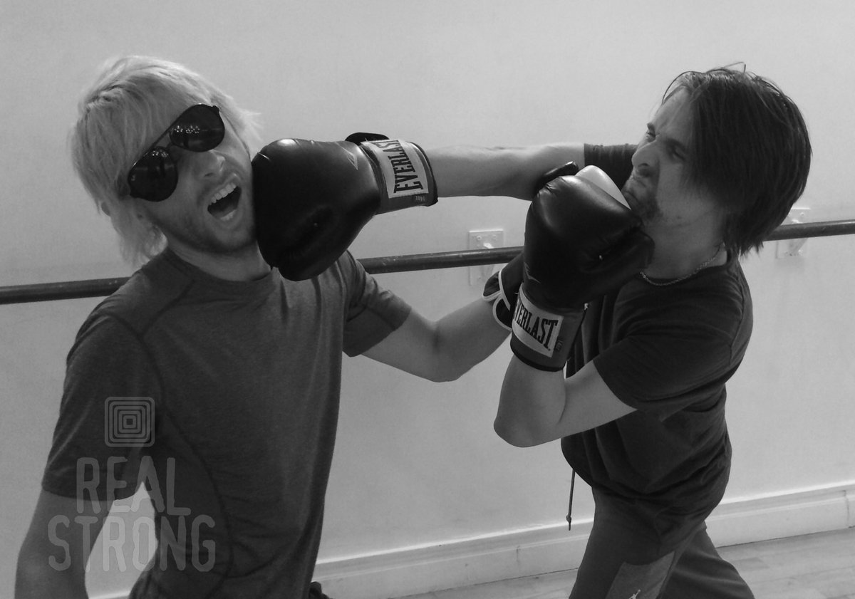 maria_nero's tweet image. Jul 22 2014 #MuseHistory Matt & Dom did a little boxing 📷 at Real Strong UK with our favorite personal trainer @AlJacksonPT