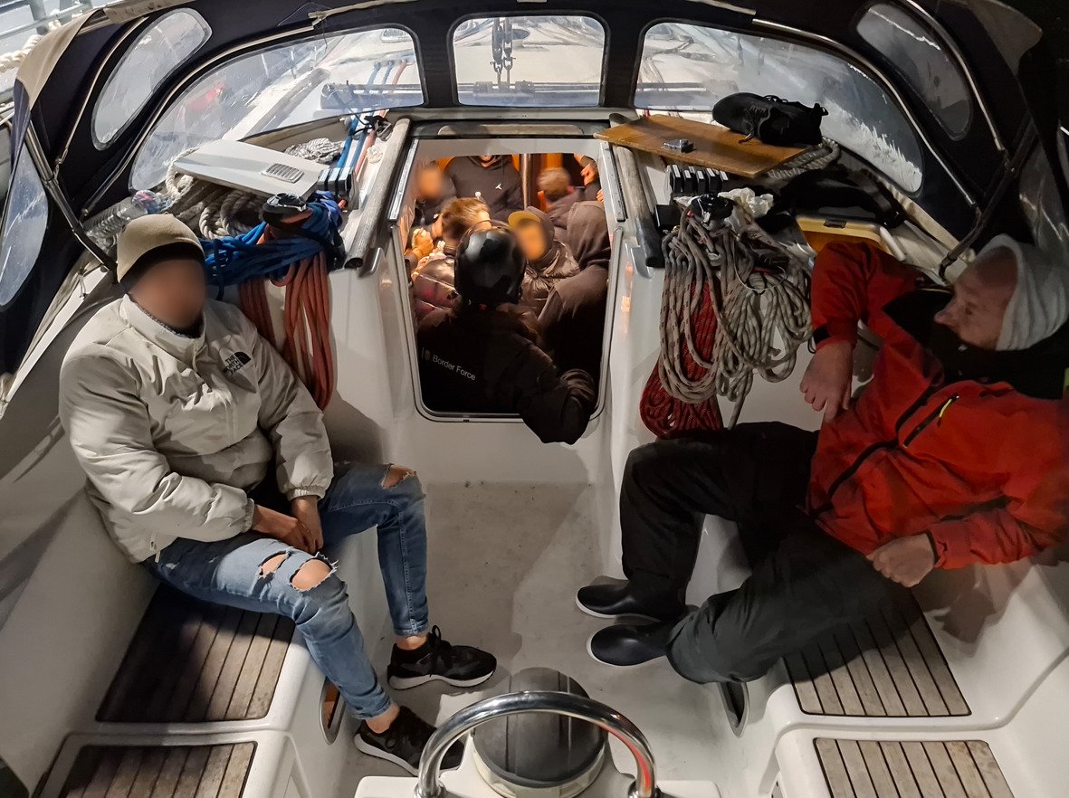 ukhomeoffice's tweet image. A man has been jailed for seven years after attempting to smuggle migrants into the UK whilst piloting a yacht.
Border Force quickly intercepted the vessel, finding 21 people in crammed dangerous conditions below deck.
Anyone who attempts to smuggle vulnerable people will face…