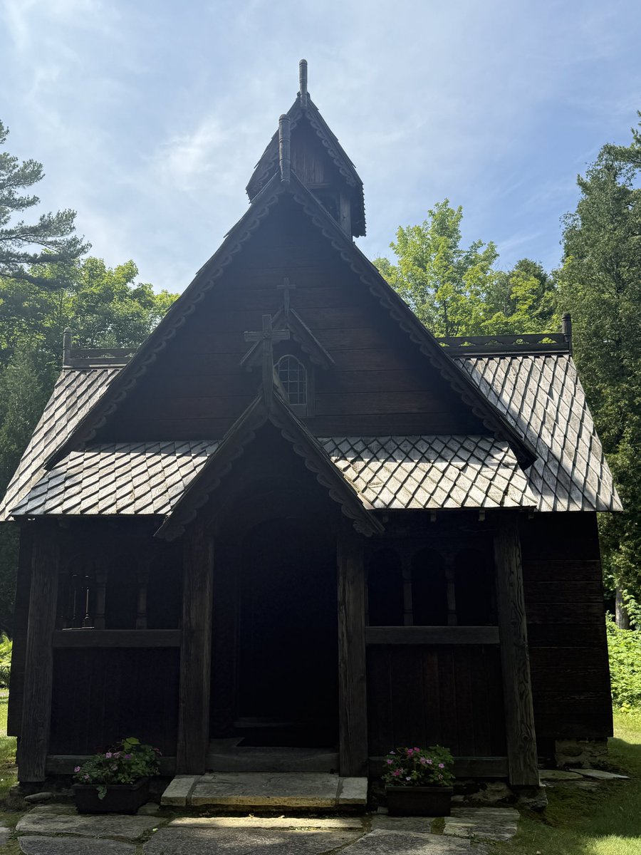 FrEdwardLooney's tweet image. Yesterday I checked something off my summer 2025 bucket list. I headed to Northern Door, accompanied by a brother priest, and visited the Boynton Chapel on Lawrence University’s property in Baileys Harbor.
