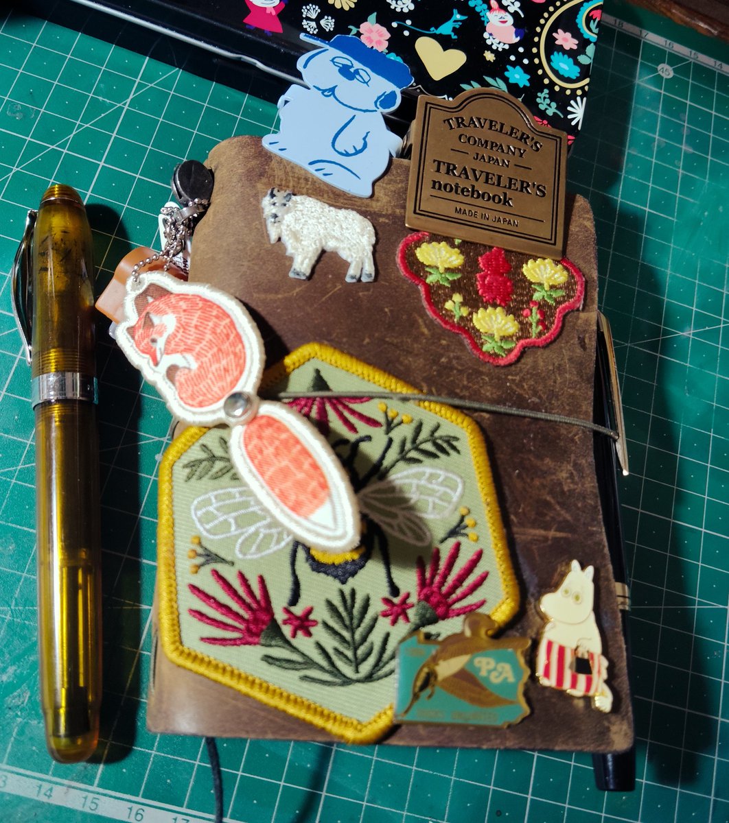 komemerda's tweet image. My traveler&apos;s notebook looking cute