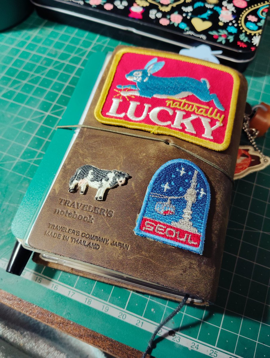 komemerda's tweet image. My traveler&apos;s notebook looking cute