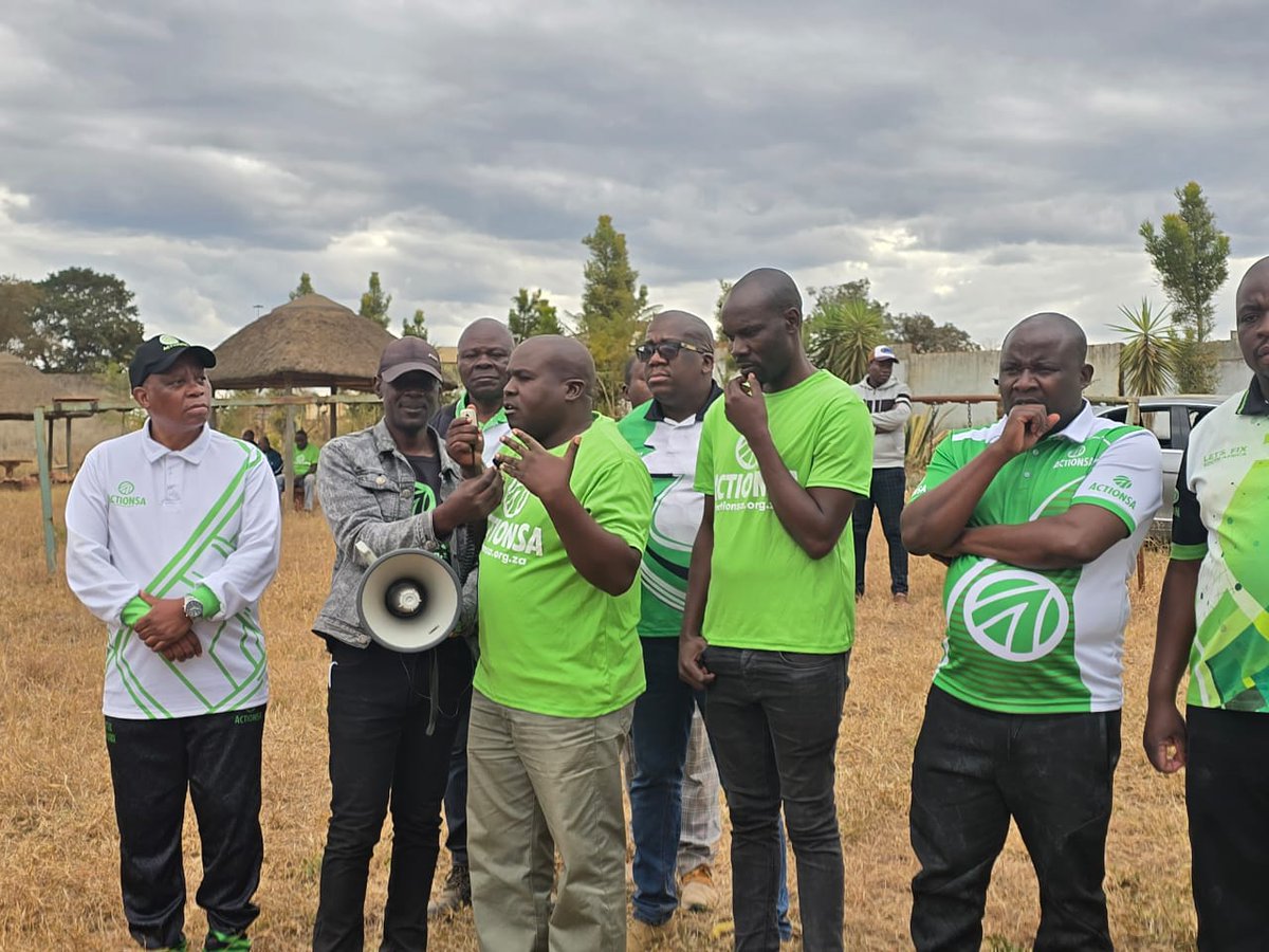 Action4SA's tweet image. ActionSA President @HermanMashaba and Deputy President Dr @Mbahare_Kekana welcome Phillip Munyai as the new ActionSA Ward Councillor in the Collins Chabane Local Municipality in Limpopo.
💚🇿🇦